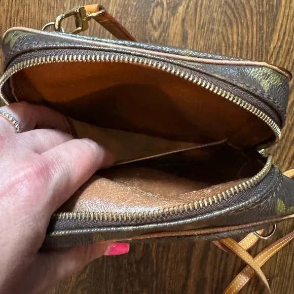 Louis Vuitton Vintage Danube with newer LV strap - Picture 12 of 16